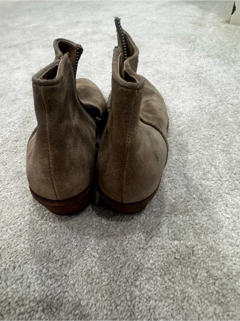 Womens Frye tan Suede side-zip Bootie, size 7.5 Never worn